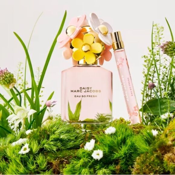 Marc Jacobs Daisy Eau So Fresh 4.2 oz Eau de Toilette & Body Lotion Set … - Picture 6 of 17